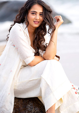   Anushka Shetty New Look gives shock 