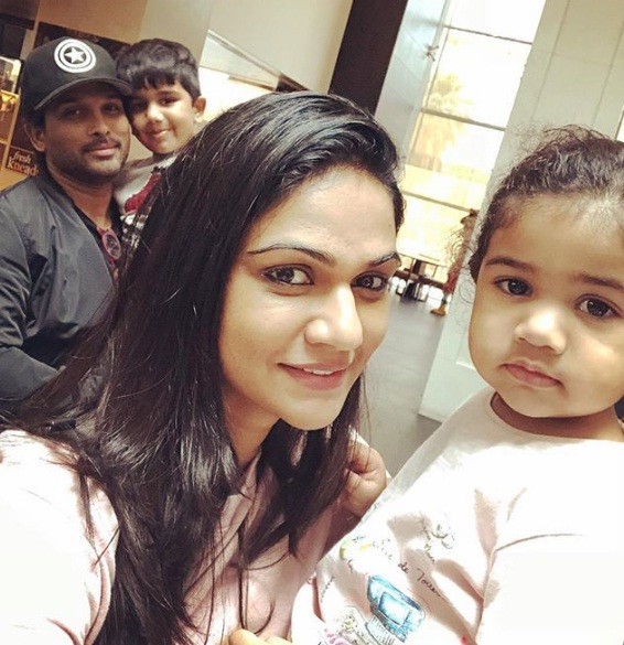 Allu Arjun With Ayaan And Sneha With Arha