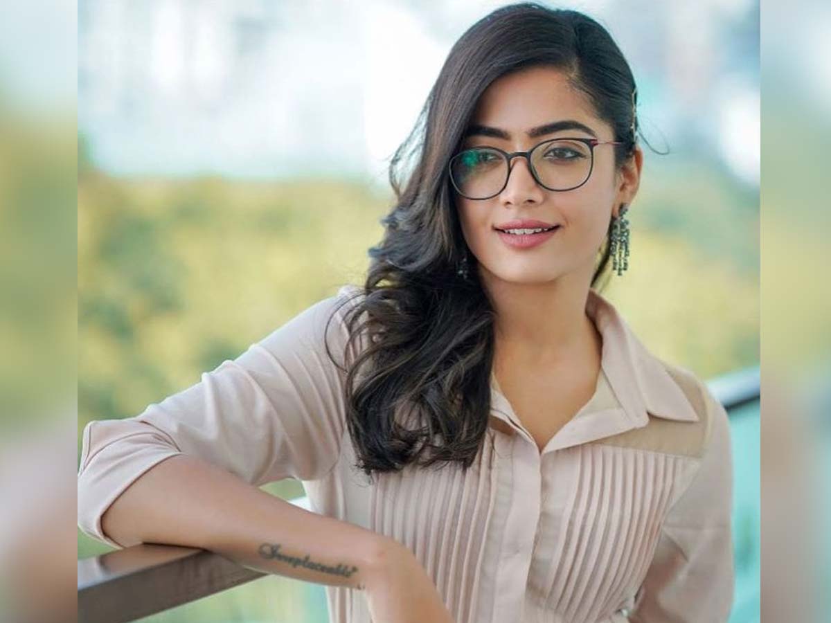 Rashmika Mandanna achieves h*tness by digitally adding abs?