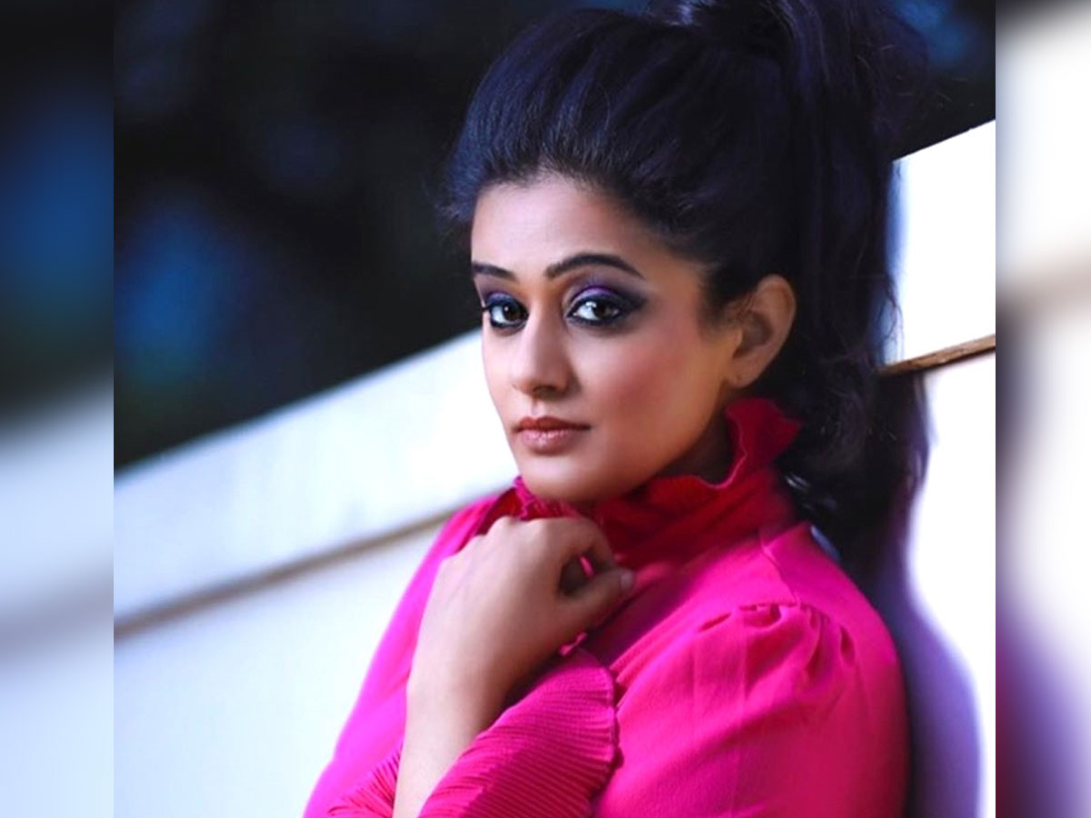  Troubled waters between Priyamani & Cricketer?