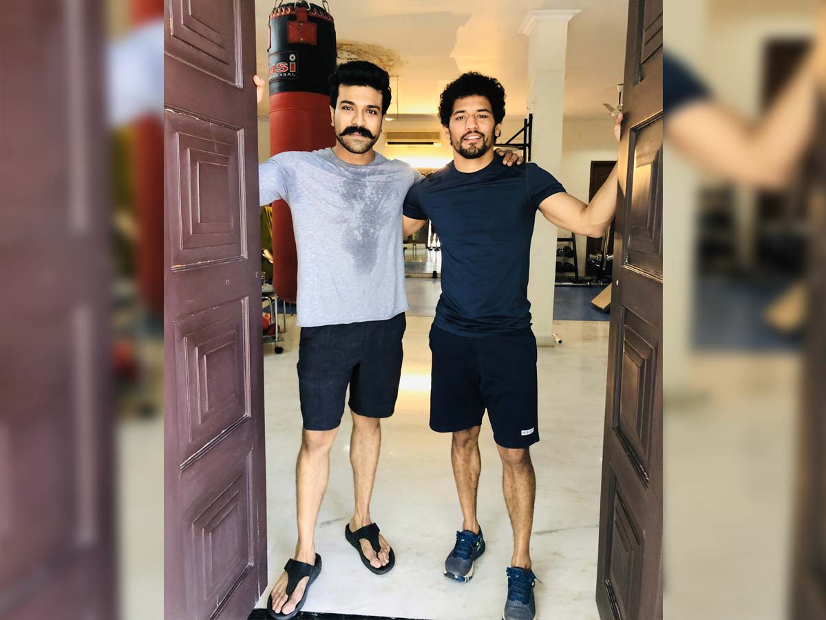 Boxer tweet drives Ram Charan fans Crazy: Aggressive Boxing in RRR