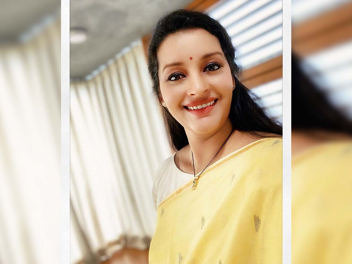 Truth is that Renu Desai is not part of Major