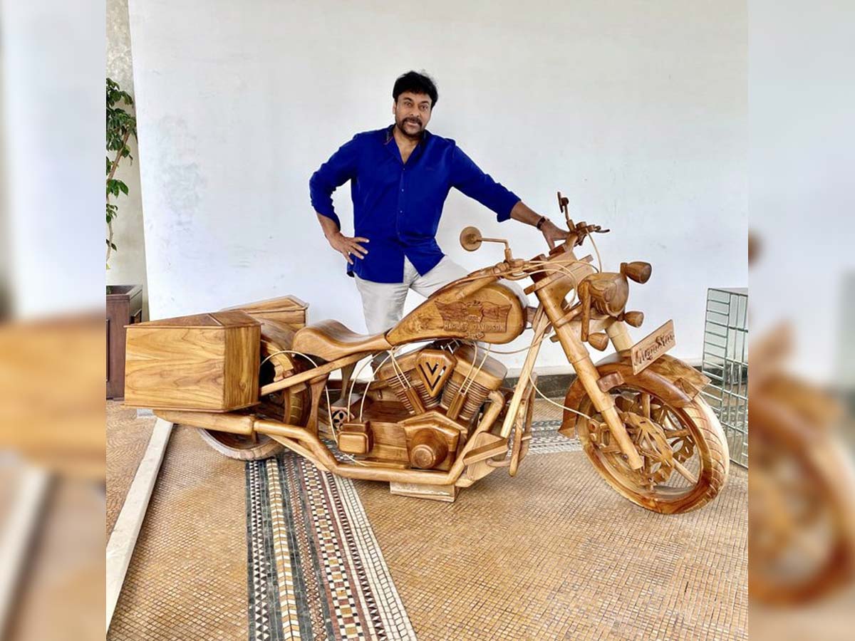 Mohan Babu gifts bike artifact to Chiranjeevi