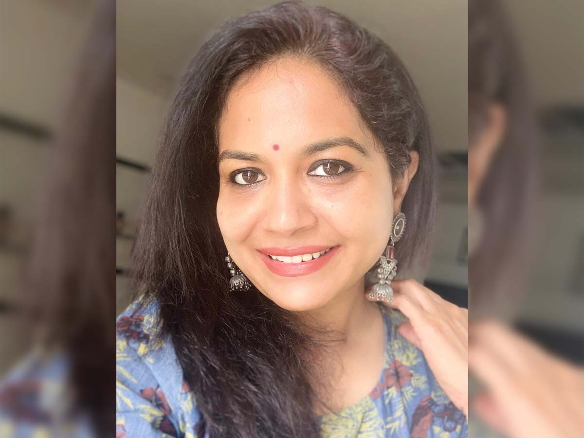 Singer Sunitha clarifies on her Bigg Boss entry