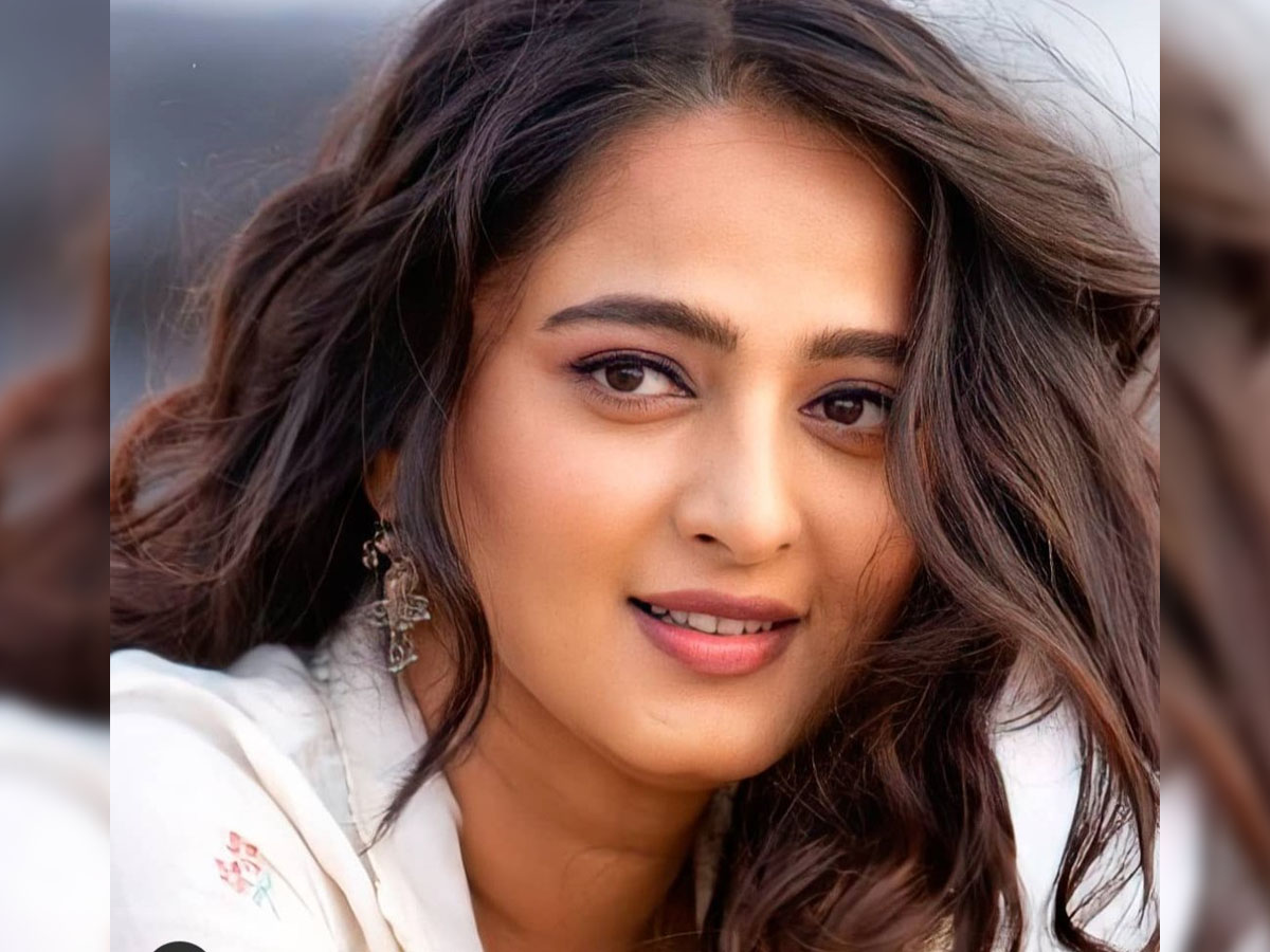 Unofficial fake update: Anushka Shetty in Mahesh Babu Sarkaru Vaari Paata