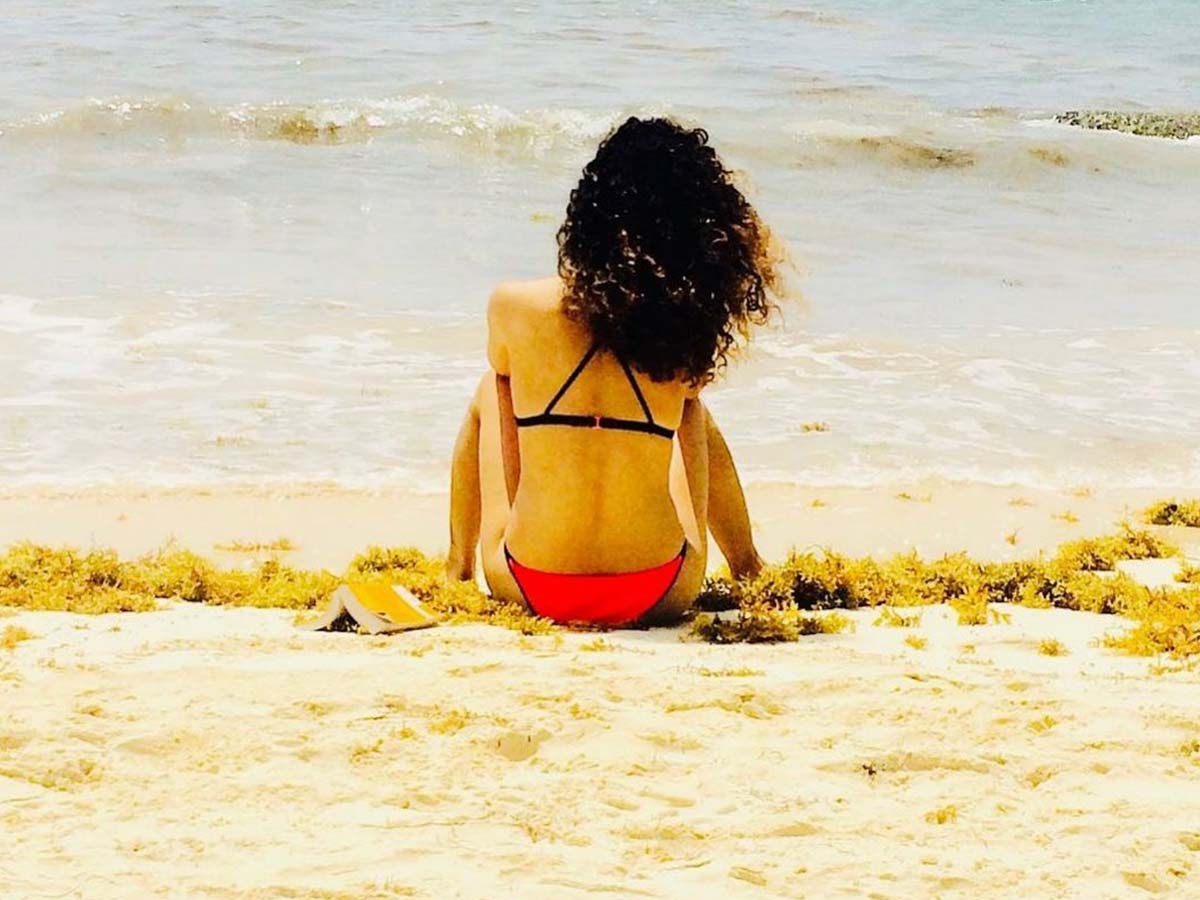 Kangana Ranaut looks breathtakingly beautiful in bikini