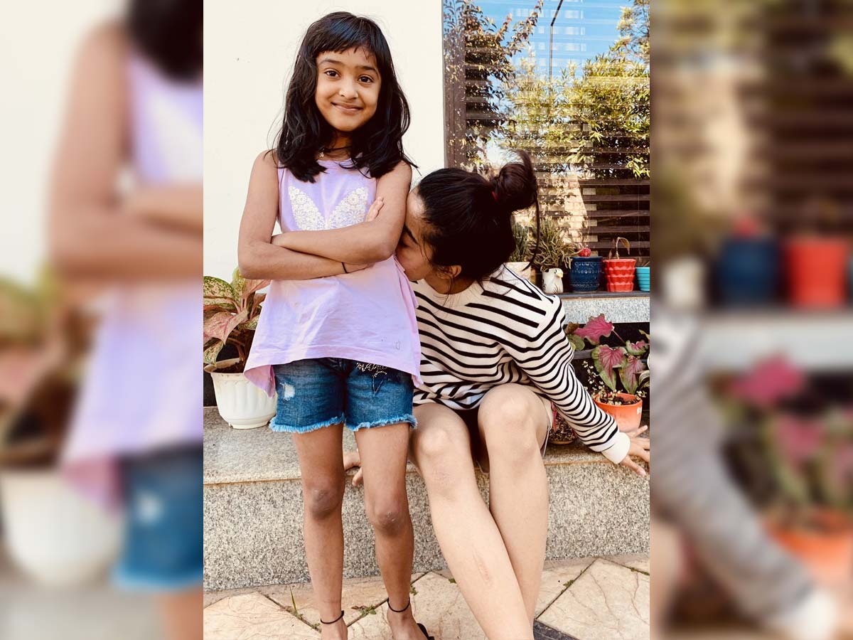  Rashmika Mandanna hiding her face behind darling baby